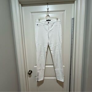 KanCan women’s size 30” waist White Denim with zipper Detail at ankle. Length 39